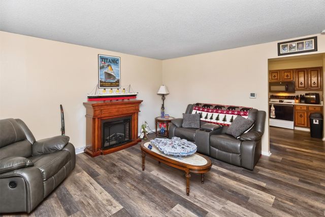 410-412 SE Magazine Road, Ankeny, IA 50021