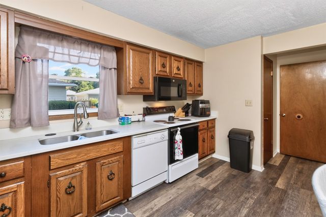 410-412 SE Magazine Road, Ankeny, IA 50021