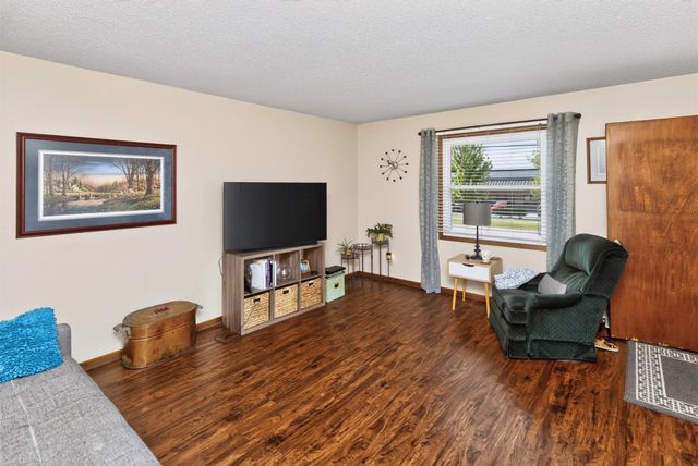 410-412 SE Magazine Road, Ankeny, IA 50021