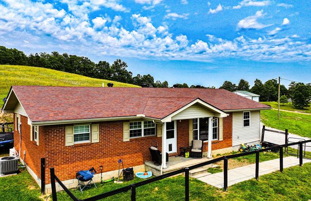 29 Left Fork Bear Track Road, Beattyville, KY 41311