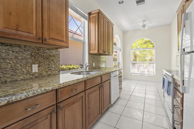 199 E Tall Oaks Circle, Palm Beach Gardens, FL 33410
