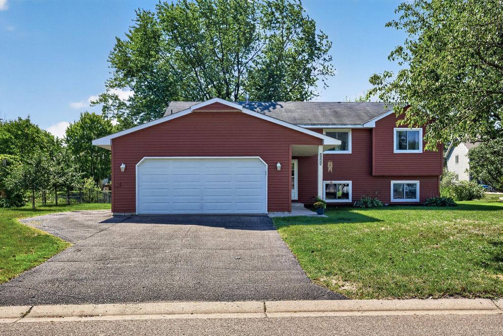 8068 Lower 147th Street W, Apple Valley, MN 55124 — exterior