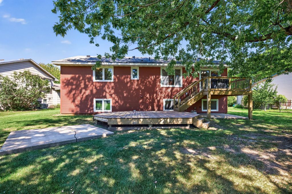 8068 Lower 147th Street W, Apple Valley, MN 55124 — photo 2