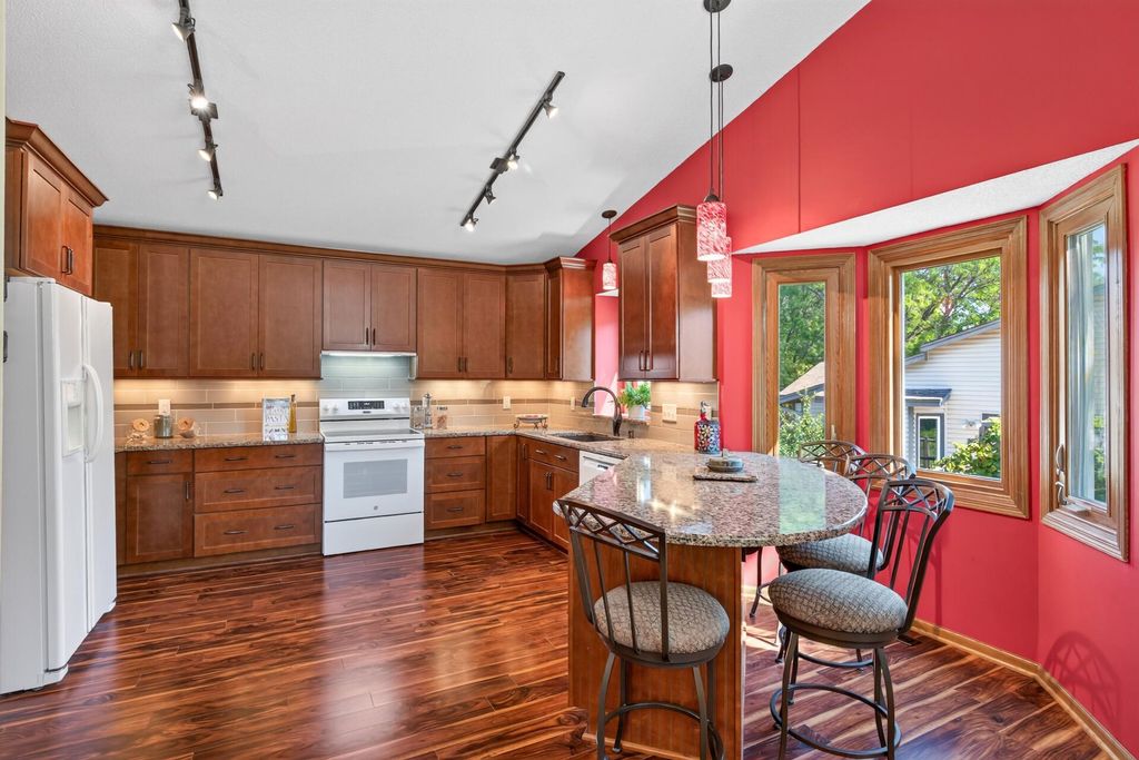 8068 Lower 147th Street W, Apple Valley, MN 55124 — photo 3