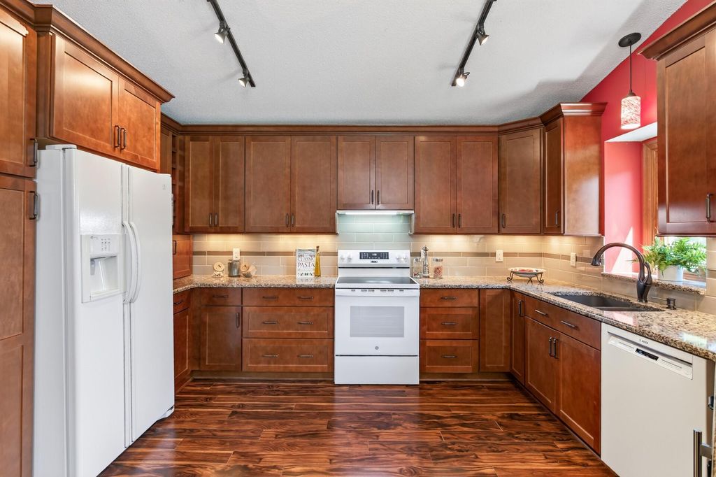 8068 Lower 147th Street W, Apple Valley, MN 55124 — photo 4