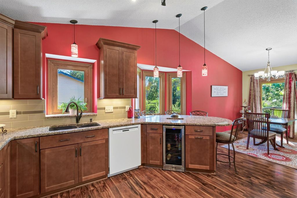 8068 Lower 147th Street W, Apple Valley, MN 55124 — photo 5