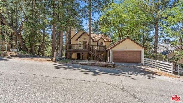 886 Sandalwood Drive, Lake Arrowhead, CA 92352