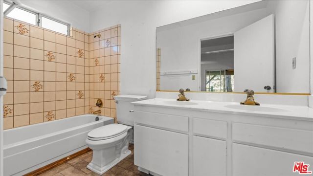 886 Sandalwood Drive, Lake Arrowhead, CA 92352