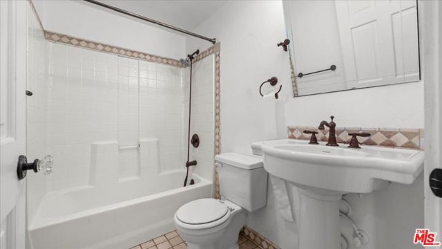 886 Sandalwood Drive, Lake Arrowhead, CA 92352