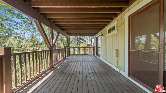 886 Sandalwood Drive, Lake Arrowhead, CA 92352