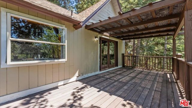 886 Sandalwood Drive, Lake Arrowhead, CA 92352
