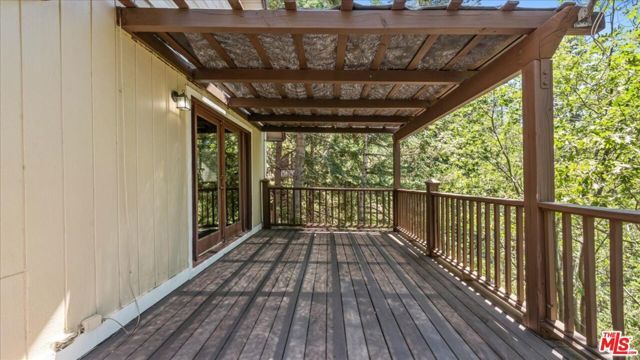 886 Sandalwood Drive, Lake Arrowhead, CA 92352