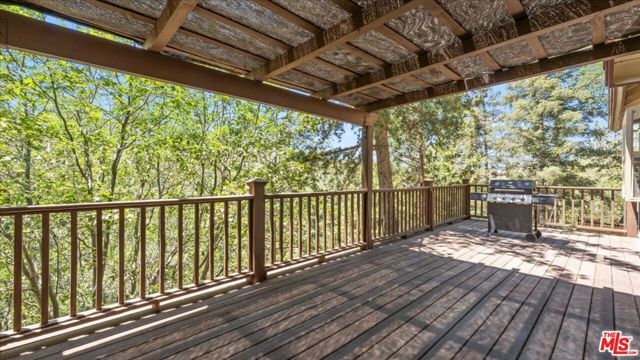 886 Sandalwood Drive, Lake Arrowhead, CA 92352
