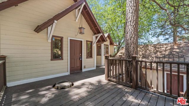 886 Sandalwood Drive, Lake Arrowhead, CA 92352