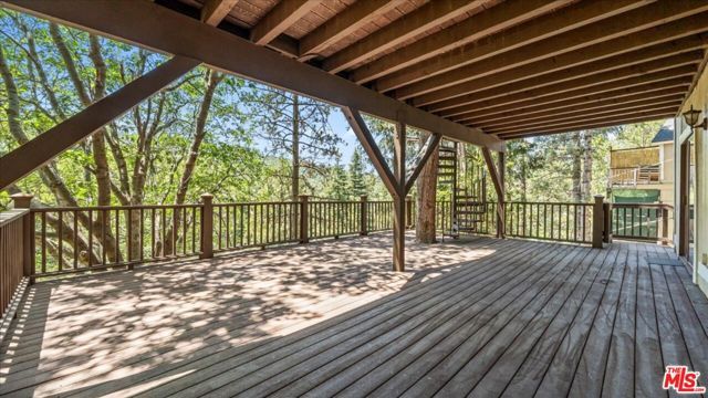 886 Sandalwood Drive, Lake Arrowhead, CA 92352