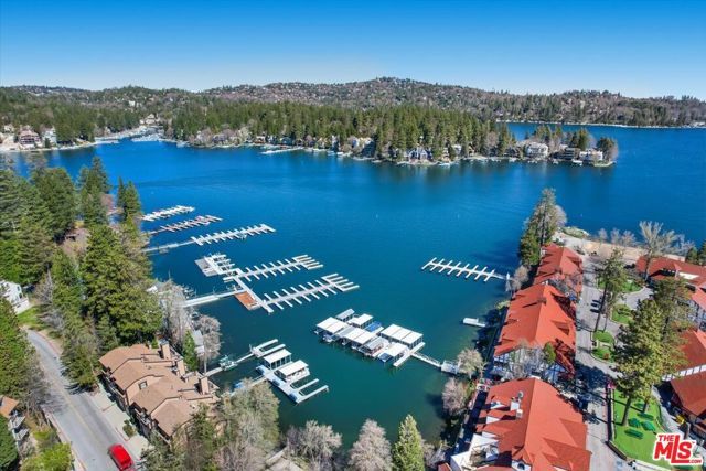 886 Sandalwood Drive, Lake Arrowhead, CA 92352