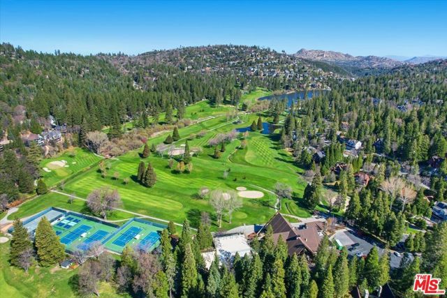 886 Sandalwood Drive, Lake Arrowhead, CA 92352