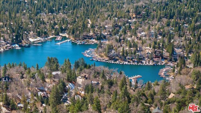886 Sandalwood Drive, Lake Arrowhead, CA 92352