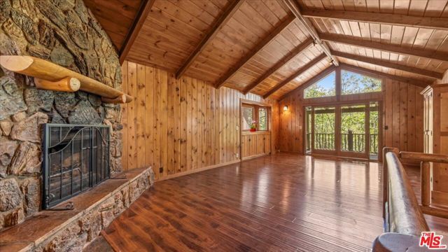 886 Sandalwood Drive, Lake Arrowhead, CA 92352