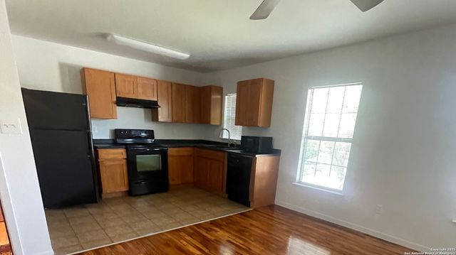 610 Butcher St Apt E, New Braunfels, TX 78130