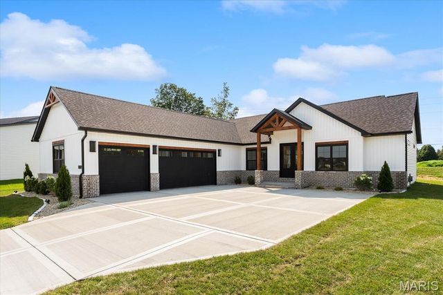 577 Tea Olive Blvd, O'fallon, IL 62269