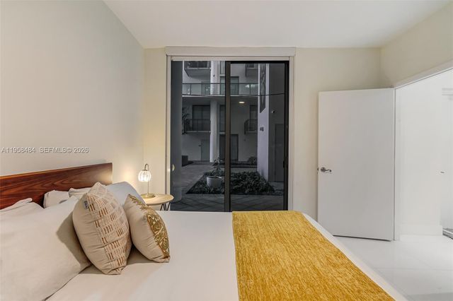 6000 Collins Ave 112, Miami Beach, FL 33140