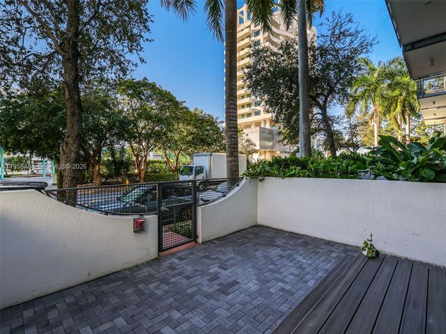 6000 Collins Ave 112, Miami Beach, FL 33140
