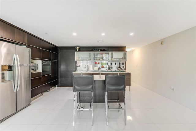 6000 Collins Ave 112, Miami Beach, FL 33140