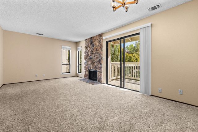 731 Mikkelsen Dr, Auburn, CA 95603