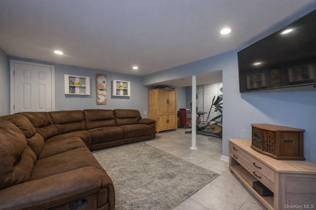 2941 Harvey Avenue, Oceanside, NY 11572
