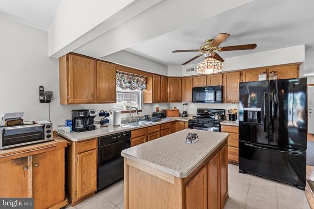 12 MORRIS DRIVE, Sicklerville, NJ 08081