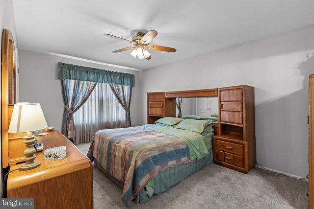 12 MORRIS DRIVE, Sicklerville, NJ 08081