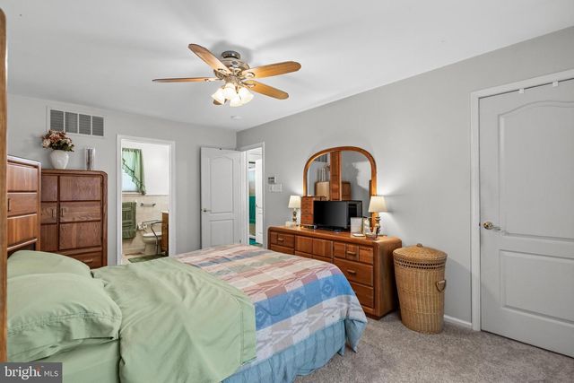 12 MORRIS DRIVE, Sicklerville, NJ 08081