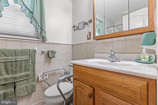 12 MORRIS DRIVE, Sicklerville, NJ 08081