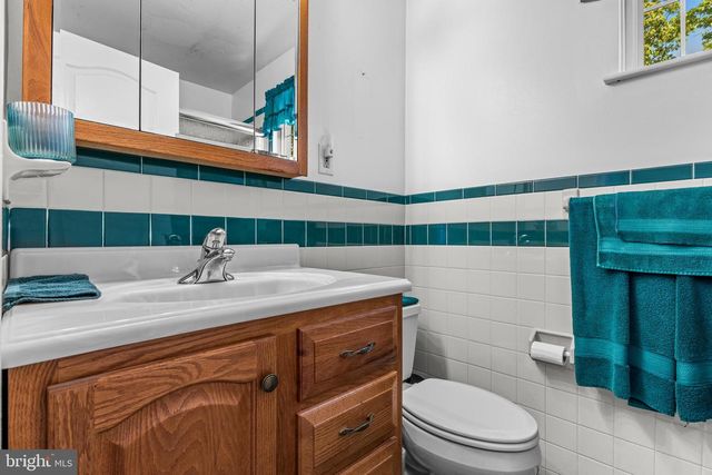 12 MORRIS DRIVE, Sicklerville, NJ 08081