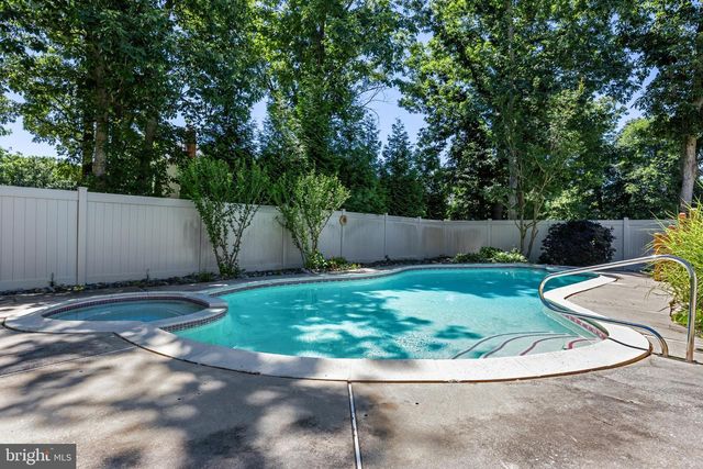 12 MORRIS DRIVE, Sicklerville, NJ 08081