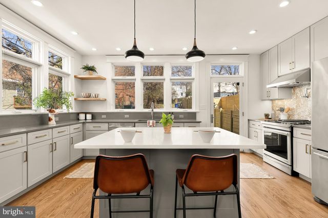 410 DOUGLAS ST NE, Washington, DC 20017