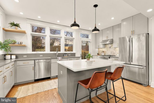 410 DOUGLAS ST NE, Washington, DC 20017