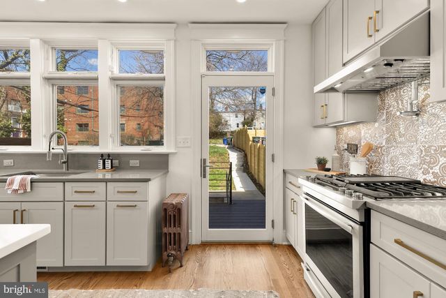 410 DOUGLAS ST NE, Washington, DC 20017