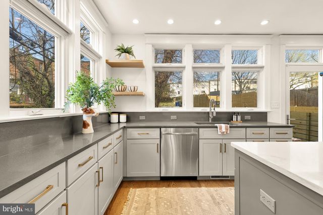 410 DOUGLAS ST NE, Washington, DC 20017