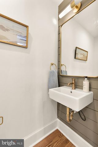 410 DOUGLAS ST NE, Washington, DC 20017