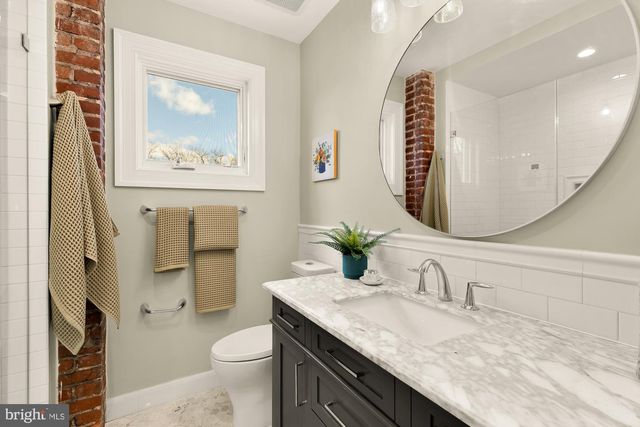 410 DOUGLAS ST NE, Washington, DC 20017