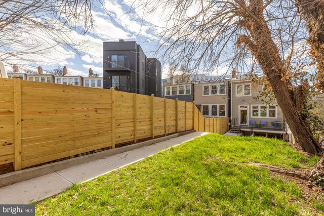 410 DOUGLAS ST NE, Washington, DC 20017