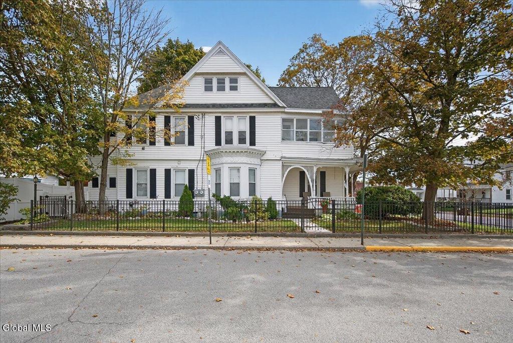 20 Saratoga Avenue, Mechanicville, NY 12118