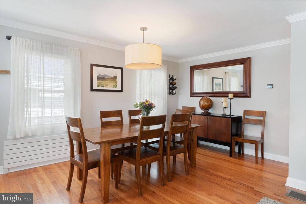Image 10 of property listing at 2107 OAK LODGE RD, Baltimore, MD 21228