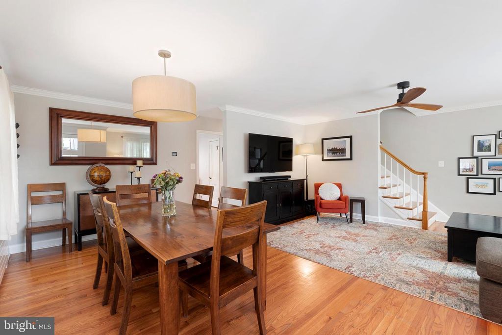 Image 11 of property listing at 2107 OAK LODGE RD, Baltimore, MD 21228