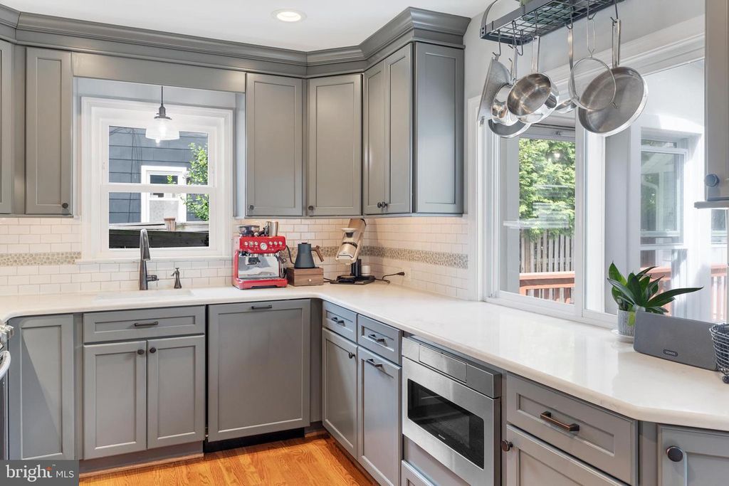 Image 12 of property listing at 2107 OAK LODGE RD, Baltimore, MD 21228