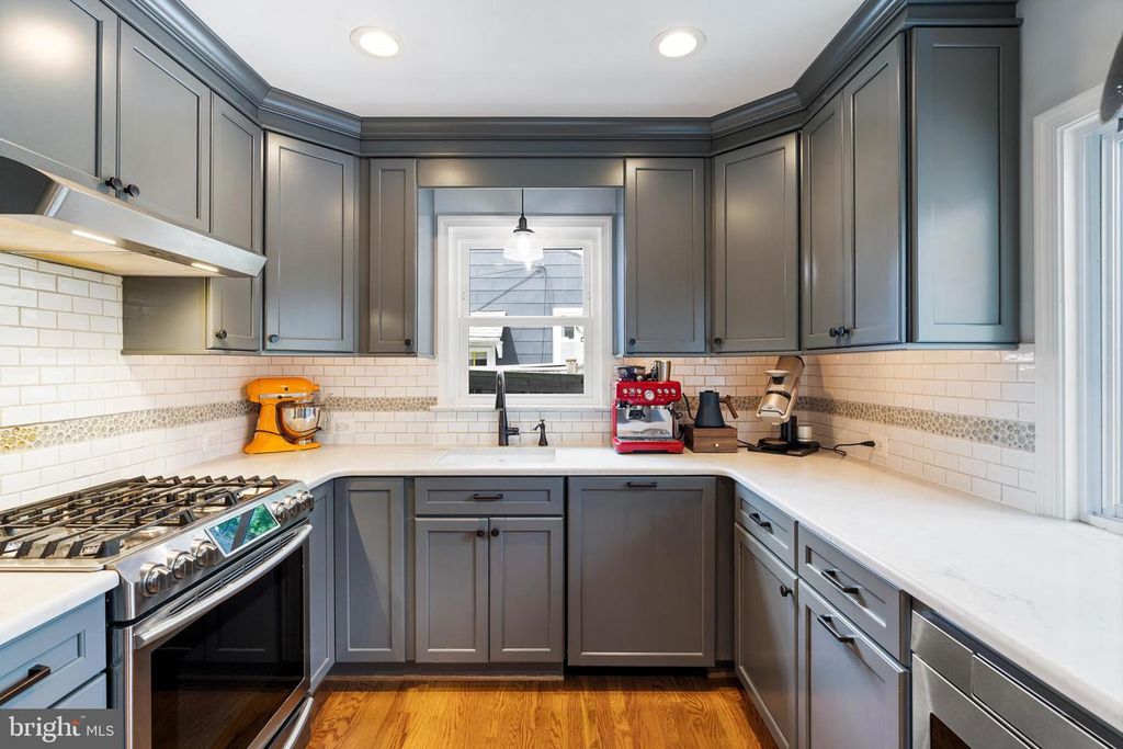 Image 13 of property listing at 2107 OAK LODGE RD, Baltimore, MD 21228