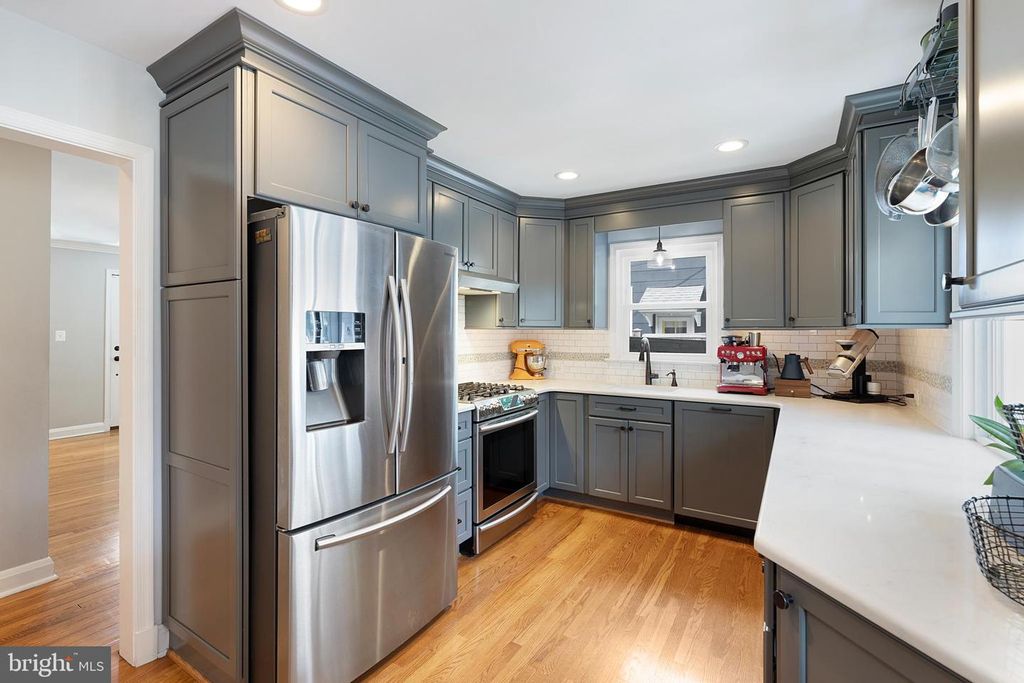 Image 14 of property listing at 2107 OAK LODGE RD, Baltimore, MD 21228