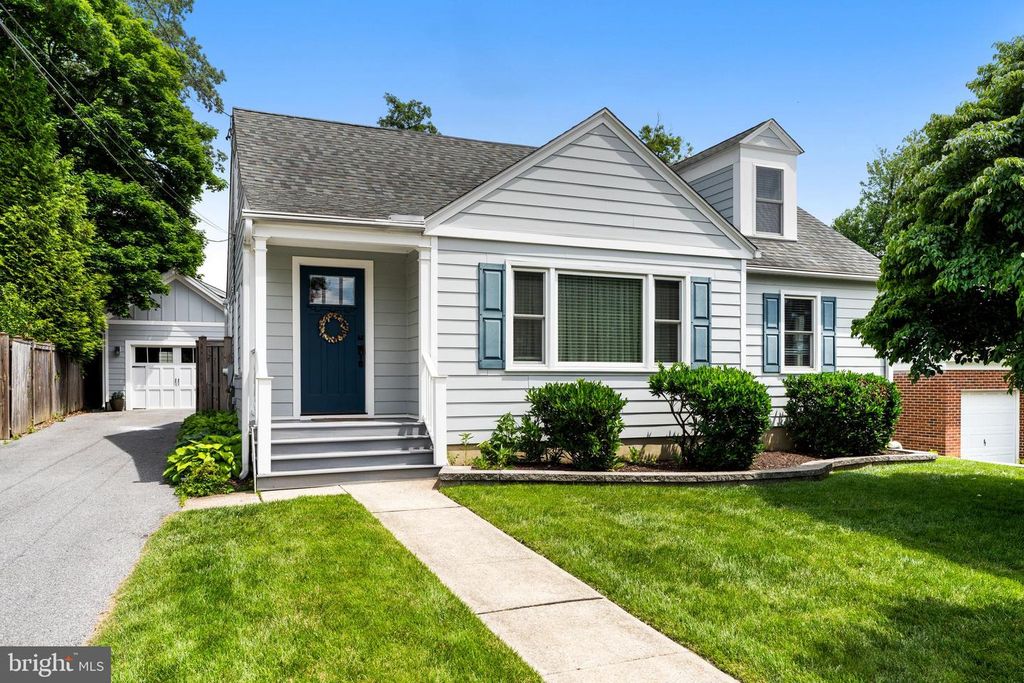 Image 2 of property listing at 2107 OAK LODGE RD, Baltimore, MD 21228
